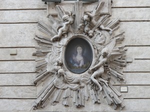 A shrine with a gorgeous frame of angels and rays of light