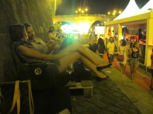 Sitting on a ledge drinking, looking over the Tiber ...