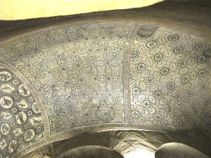 The curved, round ambulatory of Santa Constanza