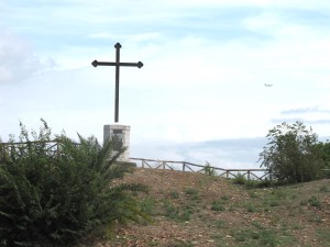 The cross at the top of Monte Testaccio.