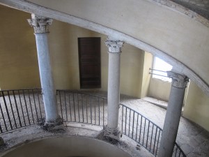 The graceful slow curve ...