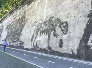 La lupa doesn't look too well, either ...